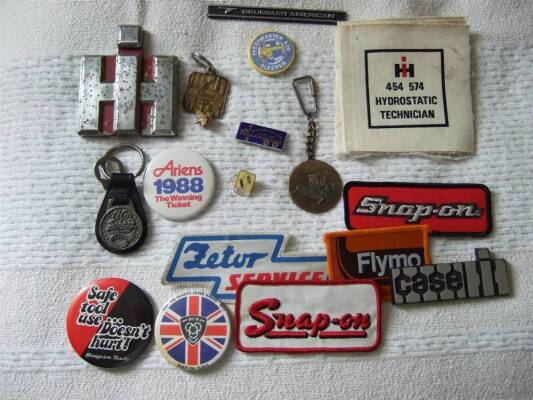 Assorted bonnet badges, pin badges, sew-on badges, key rings; IHC, Case IH, Foden, NH, Ariens, Snap-on, Flymo