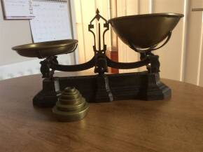 W&T Avery scales with full set of brass weights to 2lbs