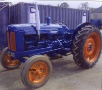 1953 FORDSON Major E1A 4 cylinder diesel TRACTOR Reg. No. JNR 325 Serial No. 1250488 Stated to have been completely restored and painted just 2 years ago with many new parts inc; brakes, cables, axle oil seals, water pump, steps, gauges and new nose cone.