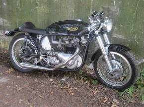 1956 650cc T110 Featherbed Triton Reg. No. UKH 449 (expired) Frame No. L14 67212 Engine No. T110 D3629 According to Owners Clubs letters accompanying this fine Triton the donor machines consisted of a 1956 Norton Dominator 99 which left the factory on the