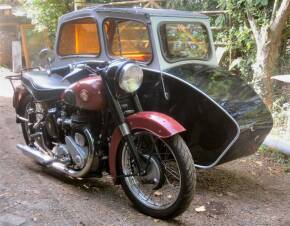 1960 600cc BSA M21 Busmar motorcycle combination Reg. No. OAS 274 Frame No. BM20S 13266 Engine No. BM21 12346 The single cylinder M21 is presented in it's working clothes and still bears a transfer to the rear hinged mudguard for London dealers Pride & Cl