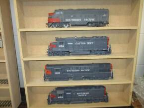 'O' gauge Southern Pacific diesel locomotives (4); 6392 (Atlas), 3025, 6902 (Atlas) t/w Cotton Belt 6514 (Atlas)
