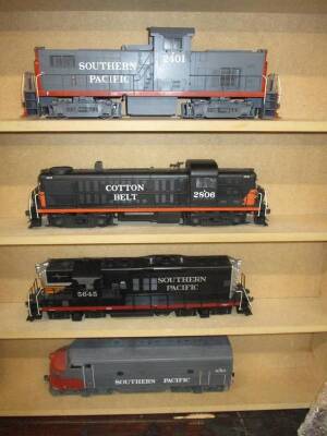 'O' gauge Southern Pacific locomotives; 6183 by Atlas, 5645 (Weaver), 2401 mixed media scratch built t/w Cotton Belt 2806 (Weaver)