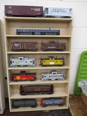 'O' gauge Southern Pacific etc rolling stock, standard and enhanced items (13)