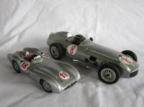 Mercedes-Benz 1954 W196R by Franklin Mint t/w Polistil 1/16 scale RW196 (lacking 1 wing mirror), 7ins and 11ins long respectively