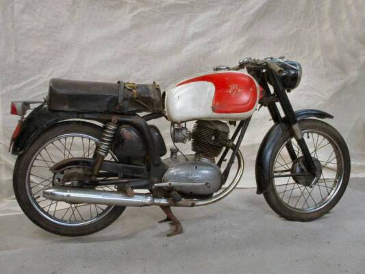 1958 125cc MV Agusta Turismo Rapido Extra (TRE) MOTORCYCLE Reg. No. TBA Frame No. MV TRE 654255 Engine No. MV TR 653015 A fine opportunity to obtain a recently imported Italian machine that will make an excellent restoration prospect. The vendor states th