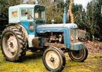 1963 FORDSON Super Major 4cylinder diesel TRACTOR Reg. No. 585 FBL Serial No. C972273 Fitted with Lambourn weather cab, PAS, LiveDrive, front wheel weights, 3no. front slab weights, side belt pulley with guard, rear linkage, swinging drawbar and top link 