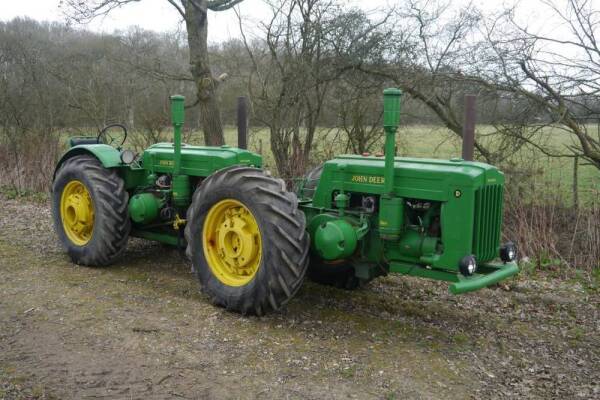 JOHN DEERE D petrol TANDEM TRACTOR Serial No. 154460/131424 Fitted with a swinging drawbar and wheel weights on 14-30 Goodyear wheels and tyres. The vendor reports this tractor was assembled in 1958 in Canada. It was brought over to the UK by the farmer w