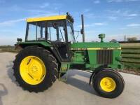 JOHN DEERE 3040 6cylinder diesel TRACTOR Reg. No. MKU 571W Serial No. 476455 Fitted with OPU cab, turbo charged engine, PUH and front mudguards on 18.4R38 rear and 11.00-16 front wheels and tyres. An original looking tractor with V5 available.