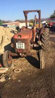 1961 MASSEY FERGUSON 65 4cylinder diesel TRACTOR Reg. No. DSV 627 Serial No. SNDY534071 Fitted with a roll bar and stated to be a good runner. Checks show an active registration number but no documentation exists