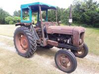 1962 FORDSON Super Major 4cylinder diesel TRACTOR Fitted with LiveDrive and Lambourn safety cab. A barn find stated to be in original condition with front grilles and cab doors available