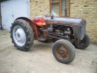 MASSEY FERGUSON 35 3cylinder diesel TRACTOR Serial No. SNM201280 Stated to be a complete tractor that runs and is ready for restoration