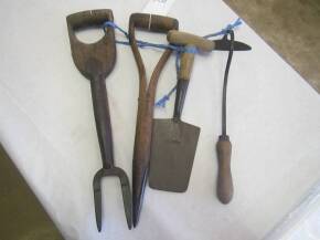 Vintage small hand tools, carrot hoe, dibber, strawberry planter, weed grubber (4)