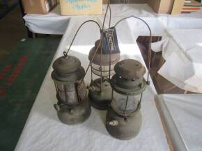 Tilley lamp t/w Bialaddin lamp and other lamp