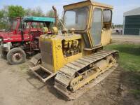 INTERNATIONAL TD8 4cylinder diesel CRAWLER TRACTOR Fitted with a cab, front lights and swinging drawbar