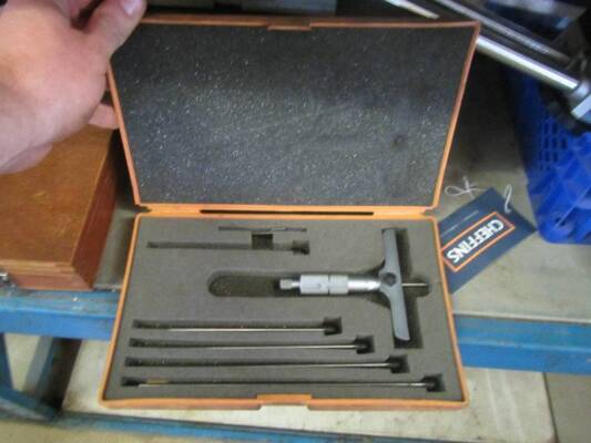 Micrometer depth gauge