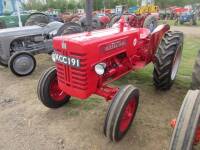 1961 INTERNATIONAL B-275 4cylinder diesel TRACTOR Reg. No. EFF 597 Serial No. 32139 Fitted with rebuilt engine, new clutch, new battery, rear linkage, drawbar, brakes relined, sand blasted and resprayed. Sitting on good tyres all round with logbook availa