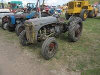 1952 FERGUSON TEA-20 4cylinder petrol TRACTOR Stated to be a barn find and is reported to run