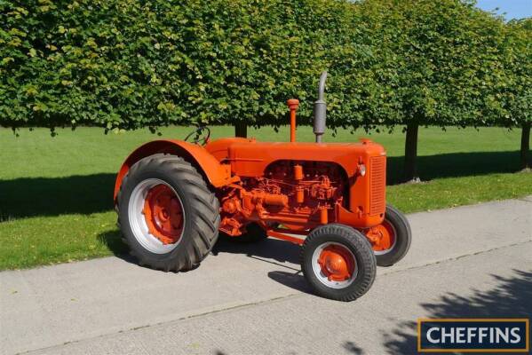 1953 CASE 500 6cylinder diesel TRACTOR Reg. No. 288 XUH Serial No. 8085301 Fitted with front and rear wheel weights, PAS, 4no. rear spools, electric start and swinging drawbar on 16.9-34 Goodyear rear and 7.50-18 front wheels and tyres. An earlier repaint