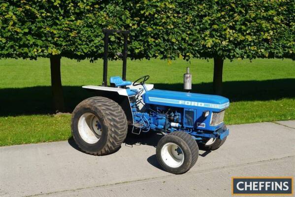 FORD 1910 3cylinder diesel TRACTOR Serial No. UPE00194 Fitted with rear linkage, drawbar and rollbar on 600/50-22.5 rear and 27/4-15 front wheels and tyres