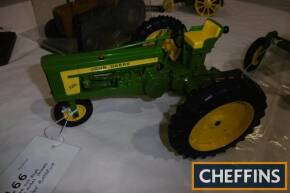 John Deere 520 High Clearance model (boxed)