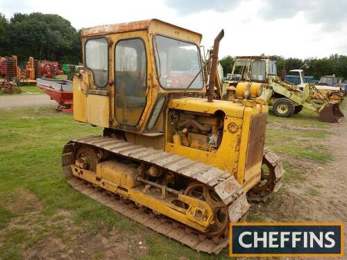 INTERNATIONAL TD8 4cylinder diesel CRAWLER TRACTOR Stated by the vendor to be in working order with a very good cab