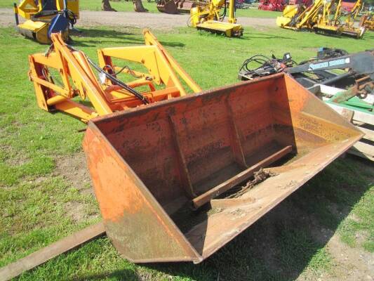 Fore End Loader c/w bucket