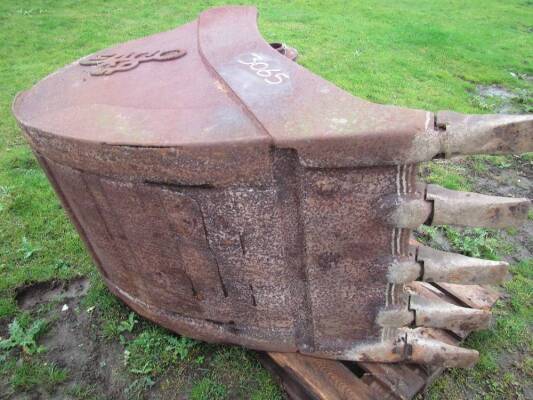 JCB Bucket with Teeth