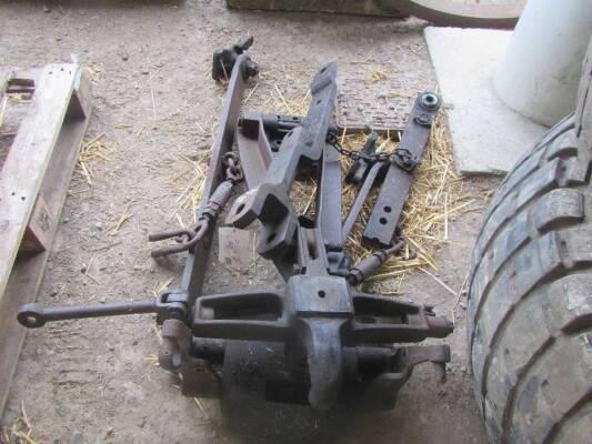 Fordson pickup hitch complete with drawbar