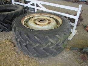 Ford 4000 6stud rear wheels and tyres (2)