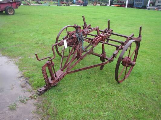 Nicholson tractor trailed cultivator, to fit on 6ft trailer