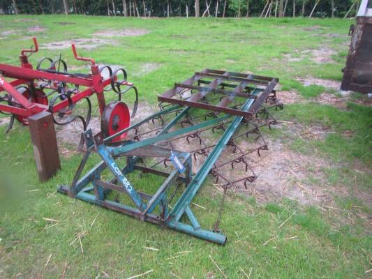 Mounted chain harrows with interchangeable grader for compact tractor