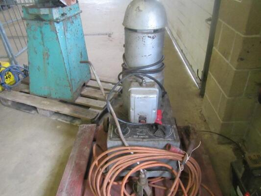 ACDC 250amp Lincoln Welder c/w leads