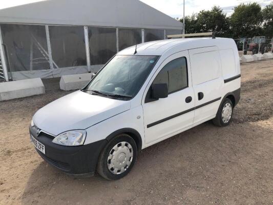 Vauxhall Combo CDTi Van c/w registration documents MOT till 20/10/19 Reg. No. WN09 ZFF