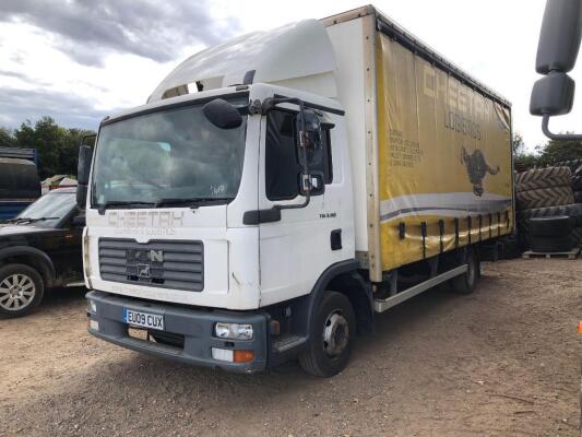 Man 7.5 Ton Lorry c/w curtain sides, tail lift, automatic gearbox, registration documents Reg. No. EO09 CUX