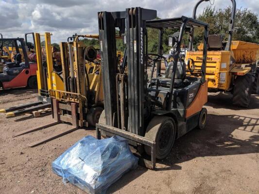 2009 Doosan G25P-5 LPG 2500kgs Counterbalance Forklift c/w 4730mm triplex & sideshift, semi solid tyres for Spares or Repairs only Ser. No. MR-00470