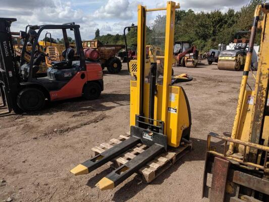 Pramac GX10/16UK Lifter Fork Over Stacker Basic capacity of 1000kgs Ser. No. 2001/HG000564