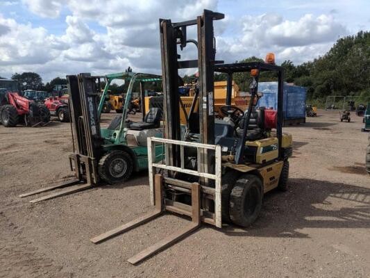 Komatsu FG2.5-11 Gas 2.5 Ton Forklift