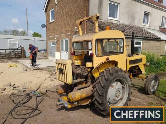 WITHDRAWN INTERNATIONAL B-414 4cylinder diesel TRACTORFitted with cab and safety frame this B-414 spent it's working life as a compressor tractor at a power station.