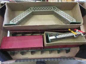 Hornby no.1 footbridge and double arm signal (boxed) t/w green footbirdge