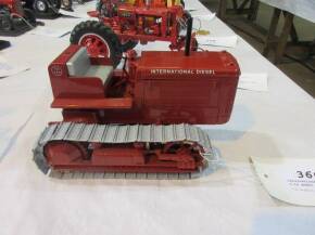 International TD14A crawler 1:16 for NTTC show Indianapolis, USA, 2002