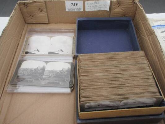 A full set of 100 WW1 military viewing cards (aeroplanes, airships, trenches etc, boxed)