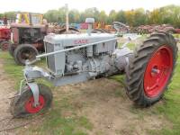 CASE RC rowcrop 4cylinder petrol/paraffin TRACTORSerial No. 4227052Fitted with a side belt pulley and rear swinging drawbar. An earlier repainted example.