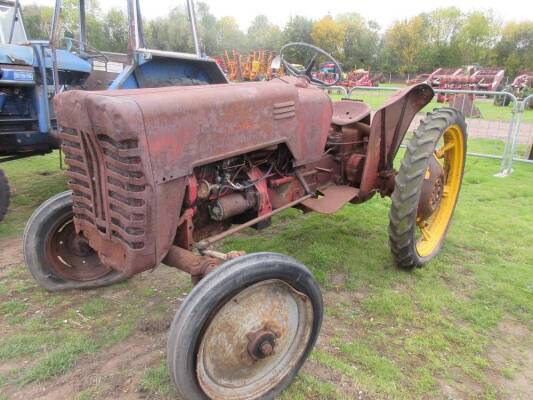 INTERNATIONAL B-275 diesel TRACTORFor restoration