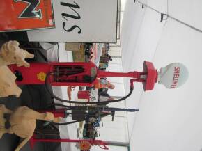 Bowser hand operated petrol pump (Shell reproduction globe damaged)