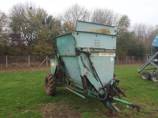 Armer Salmon Cheetah Trailed Sugar Beet Harvester